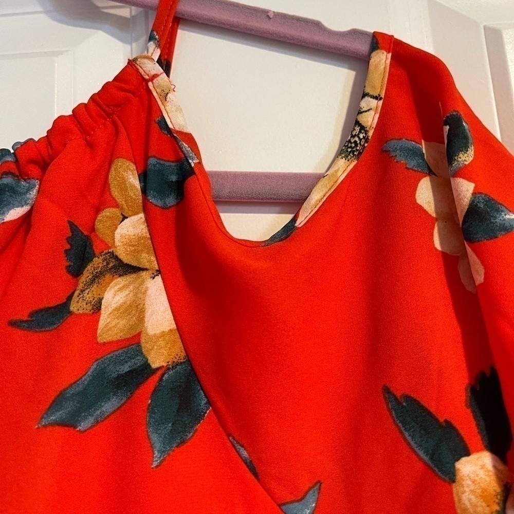 Beautiful flowy floral top. Sz m - Picture 6 of 8